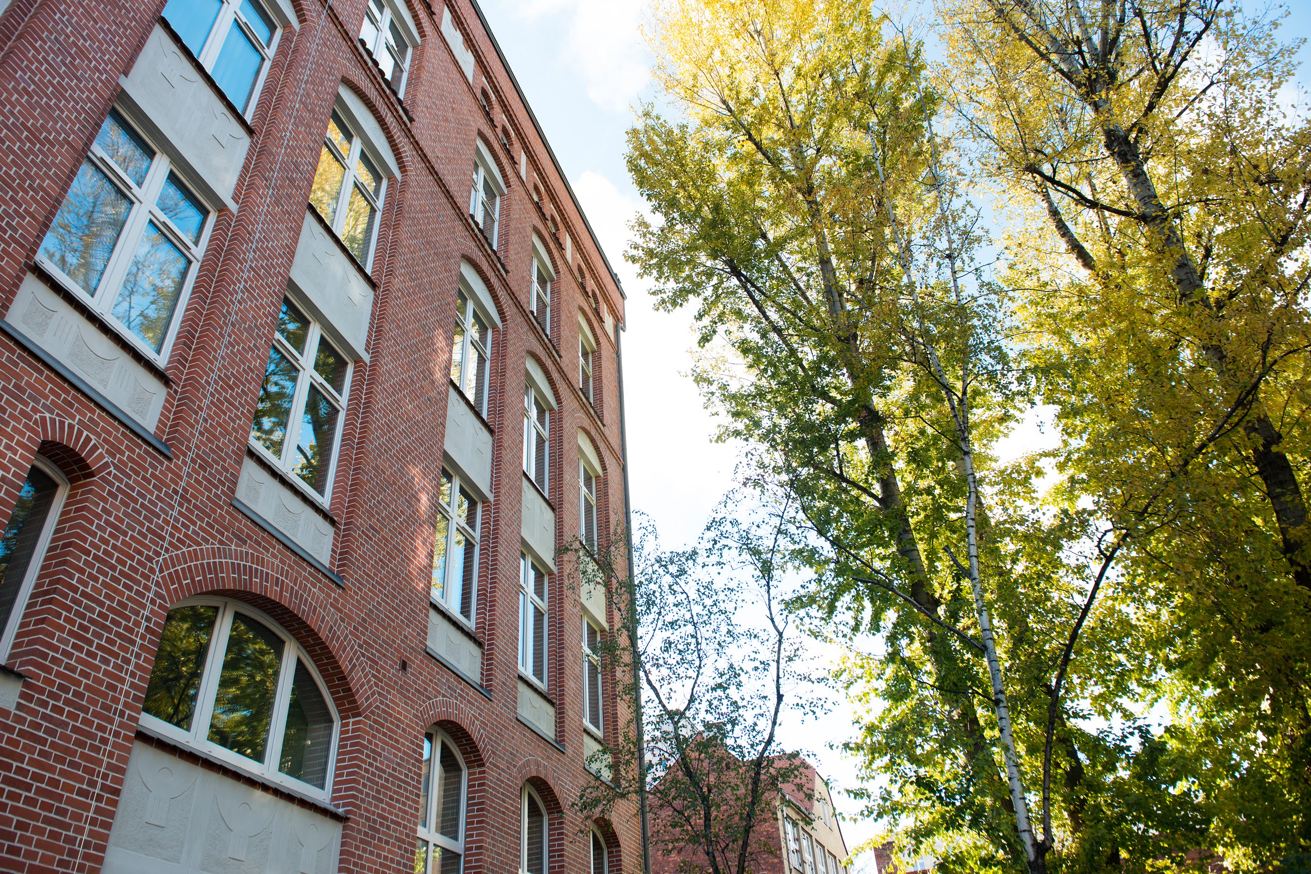 Pięknie odrestaurowana kamienica.