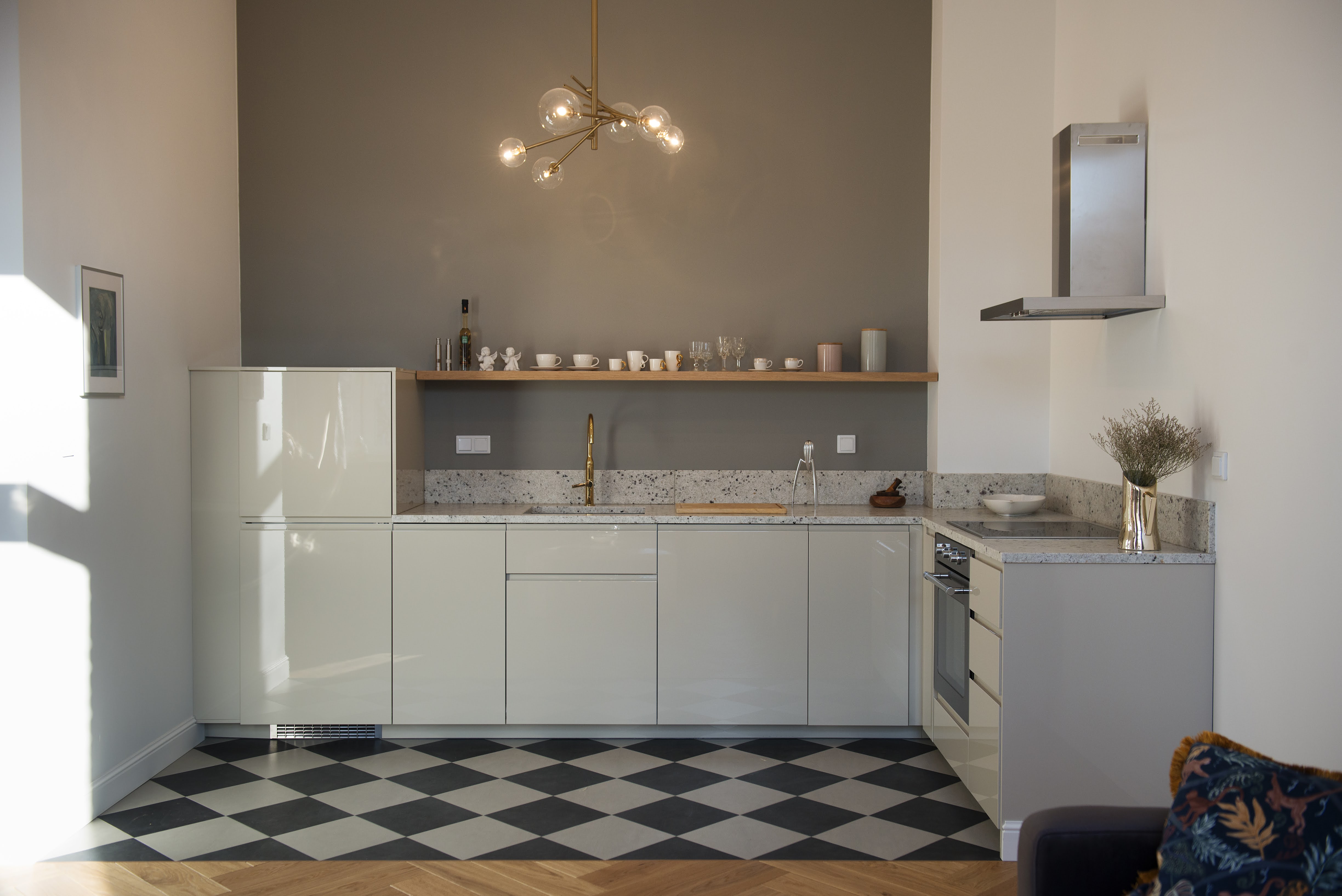 Kuchnia połączona z salonem.