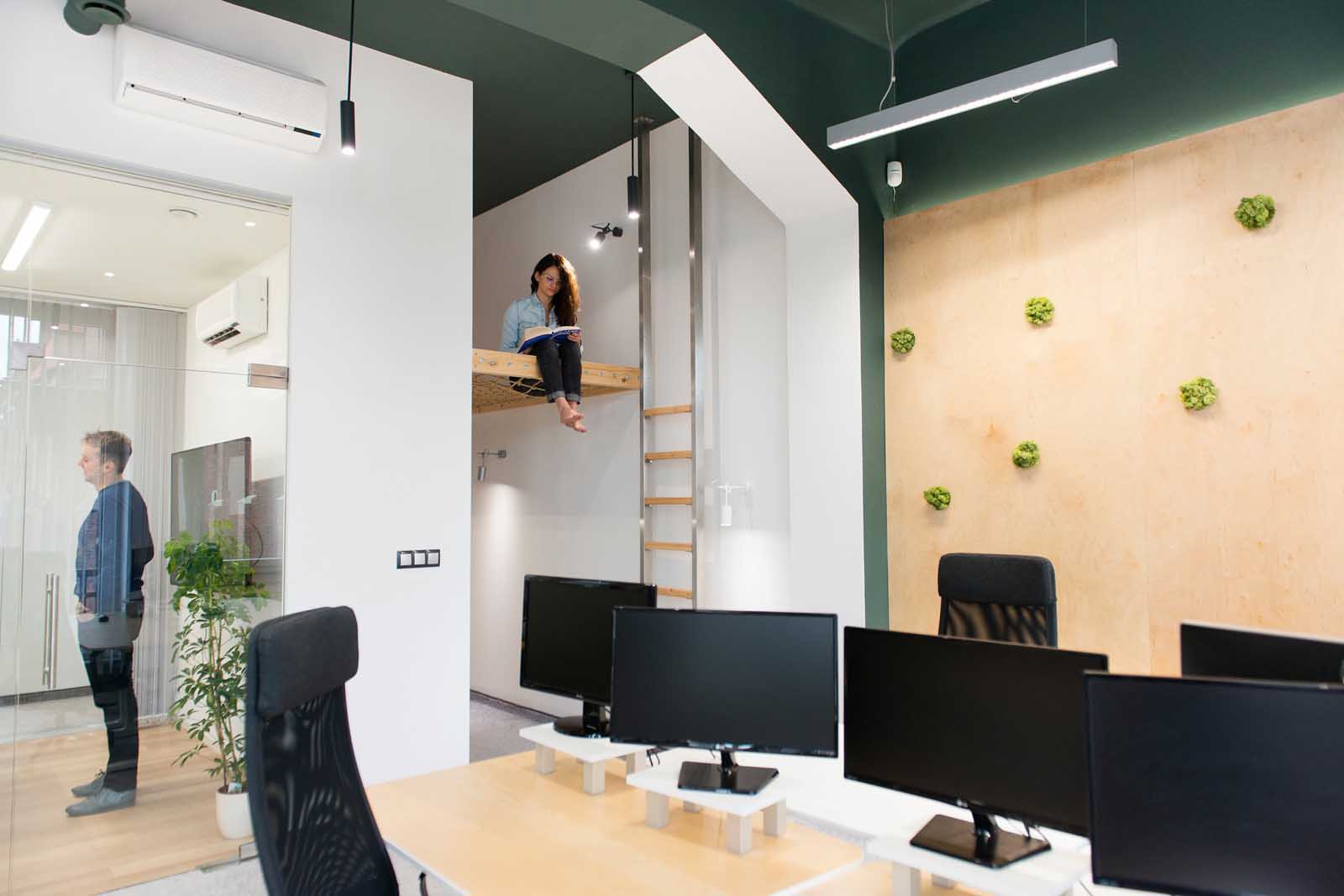 Antresola jest zarówno miejscem pracy jak i relaksu.